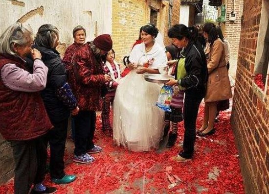 军情大追问 河南364个村达成统一，今后彩礼不准超过3万块