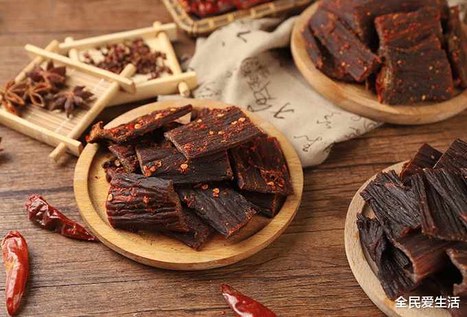 薇娅|请薇娅直播后，身价70亿零食商“浑身冒汗”，半分钟销量顶一年