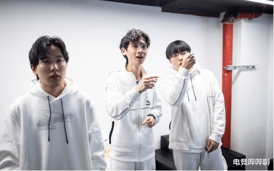 xyg|XYG下赛季危险了，在训总监被北京WB挖走了，难怪最近那么捞