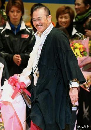 千叶真一|千叶真一生前眼部已病变,在日娱享超高地位,俩儿子都是极品美男