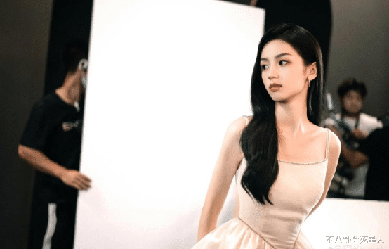 90后|川渝盛产美女，这8位90后小花，才是真正的明眸皓齿、秀色可餐