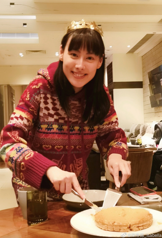 梁洛施|33岁梁洛施颜值回春，疑现身李泽楷豪宅过元旦，有望实现豪门梦