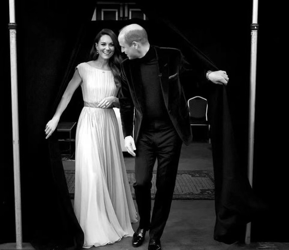 凯特王妃|凯特王妃竟成“抄袭怪”！与威廉公开撒狗粮，肱二头肌超乎想象