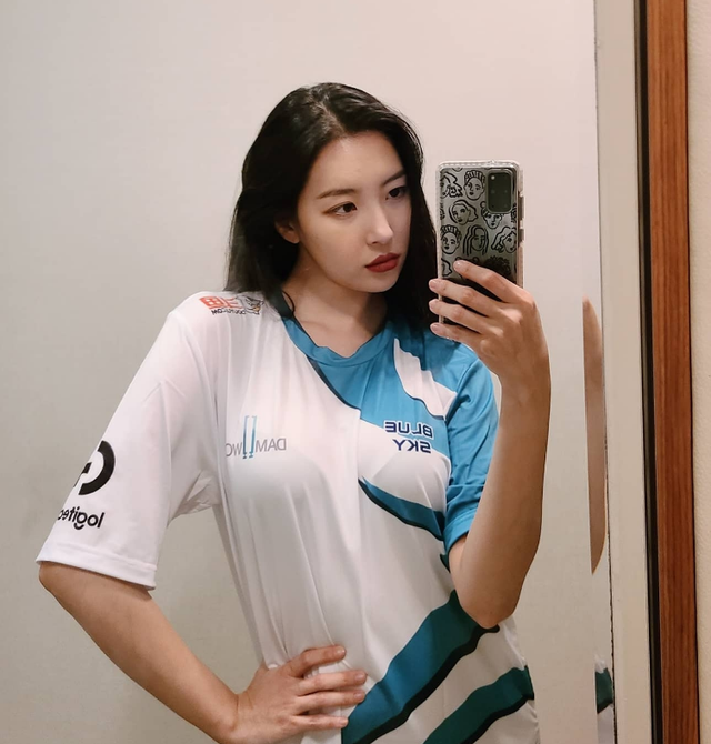 |韩国“腿精”宣美，性感与美貌并存