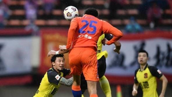 憨爸爸育儿|泰山队与广州队巅峰对决，三个方面占优势，两大中锋是致胜武器