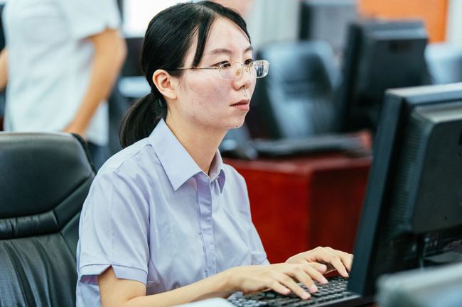 职场故事|项目出问题主管数落员工，老板道歉表示这是管理层的错与员工无关