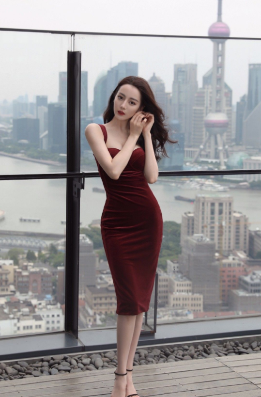 迪丽热巴|21岁出道，26岁封后，多次拒绝富豪求婚，今成娱圈最养眼当红花旦