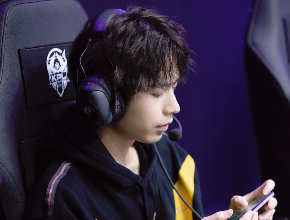 LGD|hero巅峰对决不敌LGD，11连败结束秋季赛，没有久哲，又是相似的结局