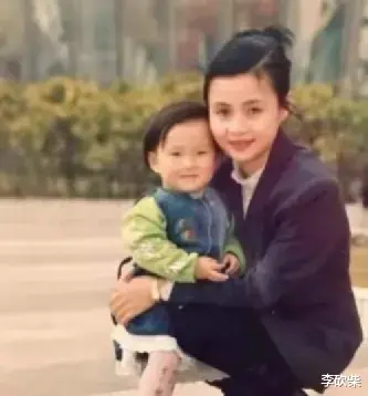 虚假身份博眼球,暗地被包养,贩卖假药,郭美美这10年都干了啥?