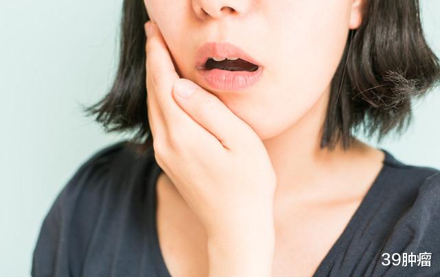 39肿瘤|牙龈萎缩的“祸根”找到了,每天都在做的一个“坏习惯”,再好的牙齿也扛不住