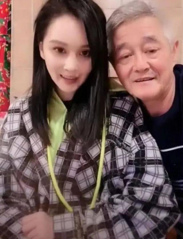 赵本山|赵本山身体近况曝光,被女儿气到犯病,曾脑出血病危立下遗嘱