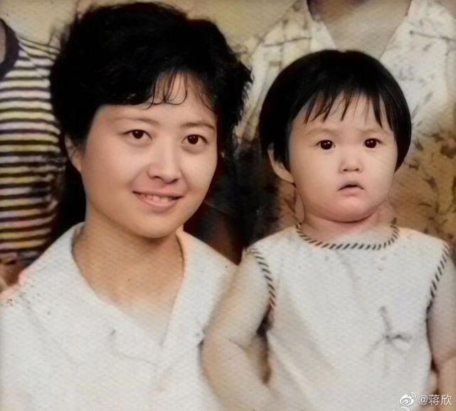 蒋欣|情商低得罪半个演艺圈，“傻姑娘”蒋欣的娱乐圈历险记