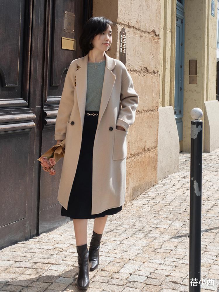 蓓小西 会穿“大衣”的女人更优雅，搭配半身裙真高级、搭配阔腿裤显气质