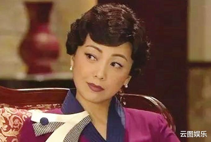 妲己|老戏骨送73岁亲姐出嫁,大赞外国姐夫很绅士!新郎新娘拥吻太浪漫