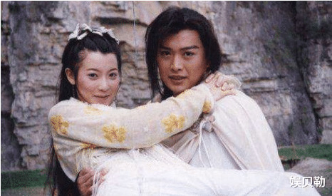 黄磊|比小敏开放,比李萍风情,对陈卓抛媚眼,生活中与黄磊关系很微妙