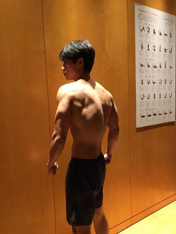 魏晨|3年后魏晨再次晒腹肌照,结婚后变保守了,在关键部位打马赛克