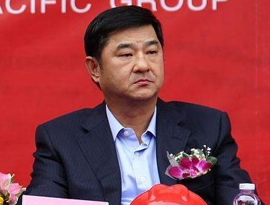 贵人鸟|又一巨头倒下：刘德华都带不动，6年蒸发400多亿，创始人成老赖