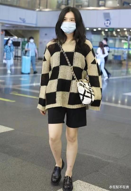 张婧仪|张婧仪的初恋脸真香，穿日常装也显气质，能被周迅看上的都不简单