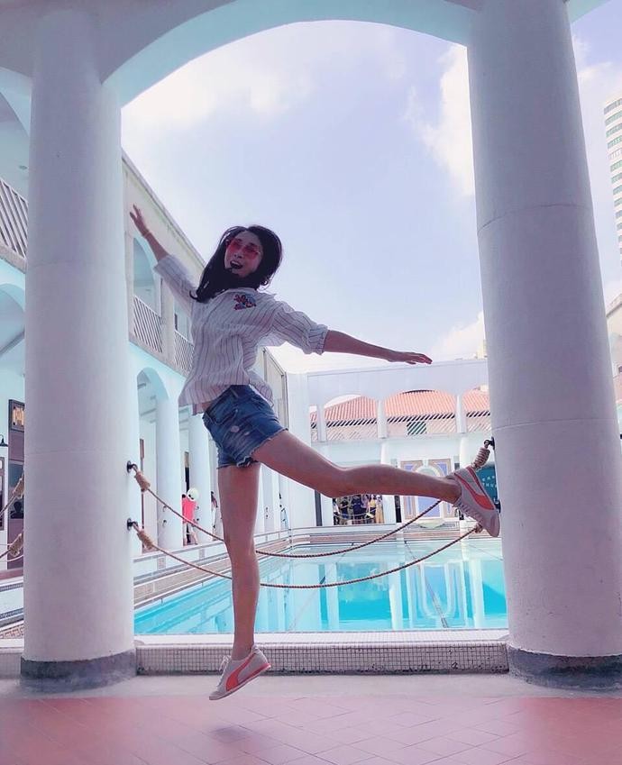 潮流前沿|孙红雷小14岁娇妻好接地气，打扮质朴却很优雅，文艺知性气质真好