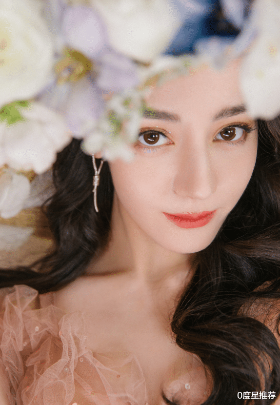 迪丽热巴|迪丽热巴的身材全靠P？看她未修生图后样子：终于暴露了