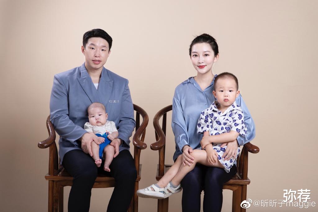 面相|烧饼小儿子亮相过百天,深谋远虑在线替儿子找老丈人