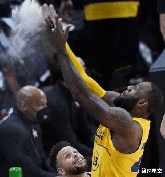 斯蒂芬·库里|湖勇附加赛谁赢？库里无解进攻都得服，湖人避开快船是最佳方案！