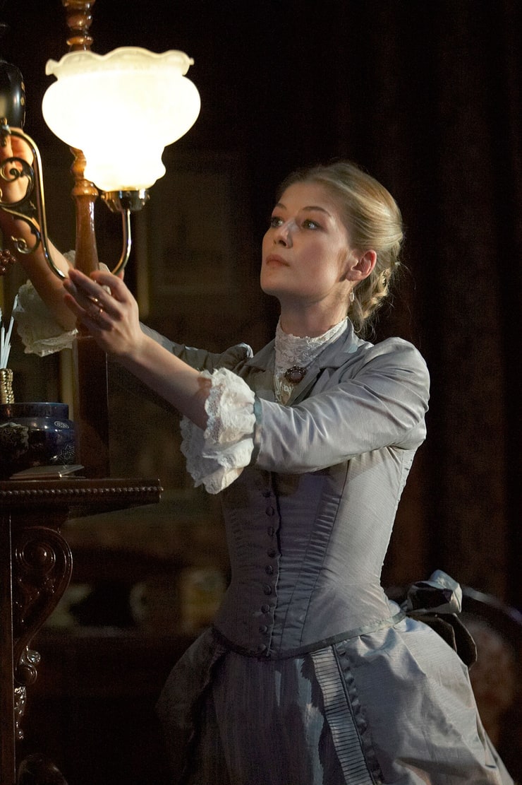 电影|环球美女：英国演员，罗莎蒙德·派克