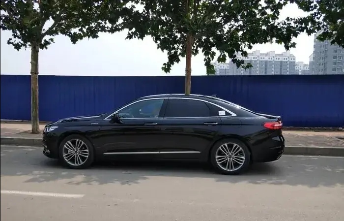 才哥讲社会 迈腾车主：烧机油、发动机油封漏油厉害，十几万的金牛座不用操心，它不香吗？