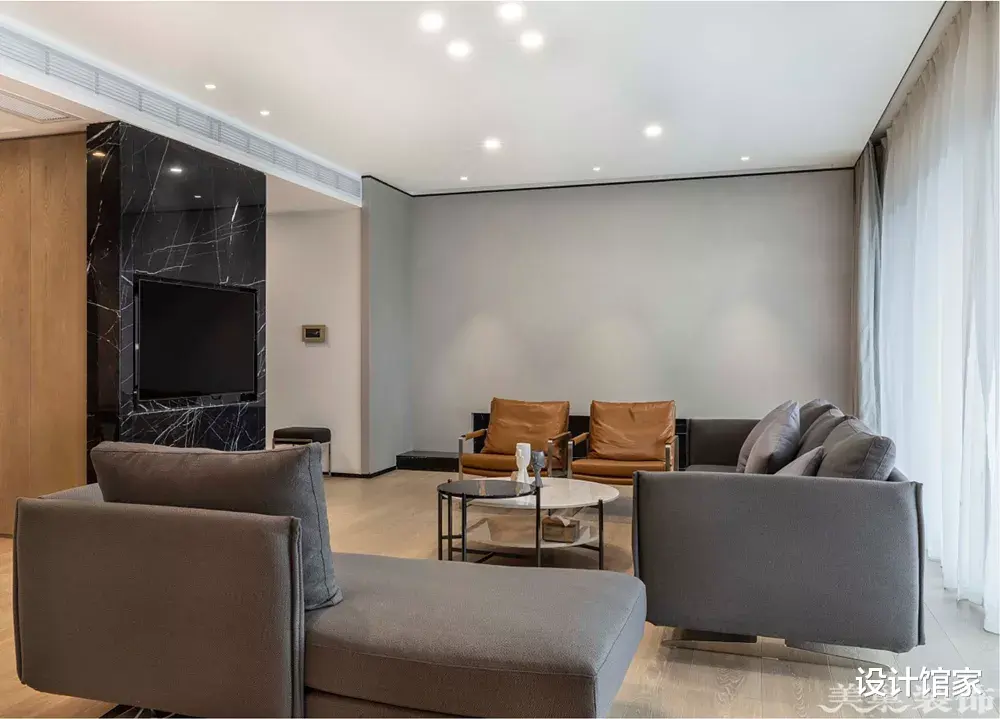 客厅是选择吊灯还是吸顶灯?装修老师傅5句话让你幡然醒悟!