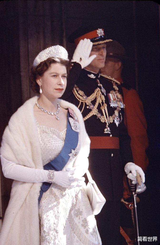 英国|莉莉与菲利普：少年一见倾心，中年争吵冷战，74年爱得炽热绵长