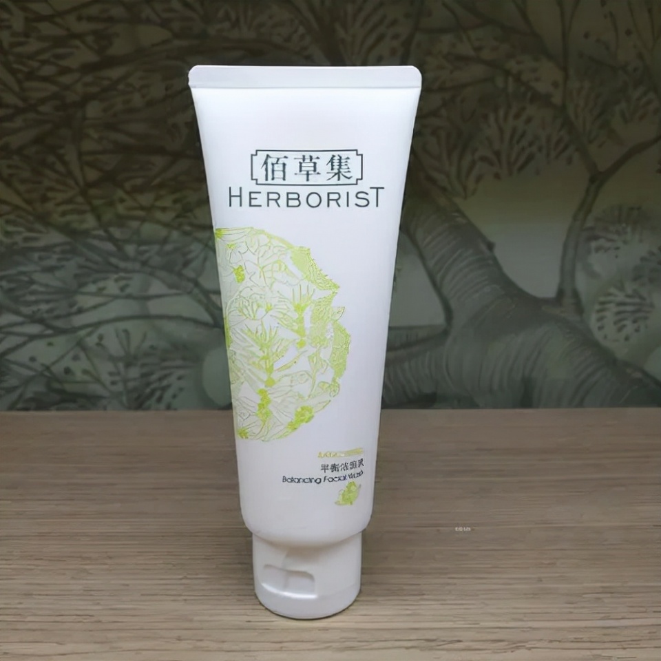 洗面奶 好用又不贵的洗面奶有哪些？这几款不紧绷，滋润你每一寸肌肤