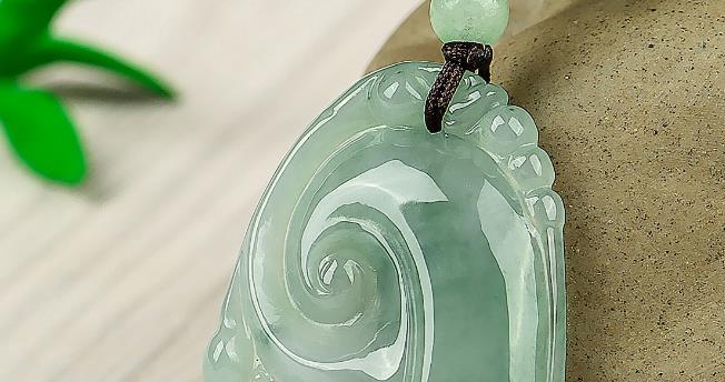 翡翠|机雕新工艺的出现，减少了翡翠废料的浪费，也让其拥有了价值