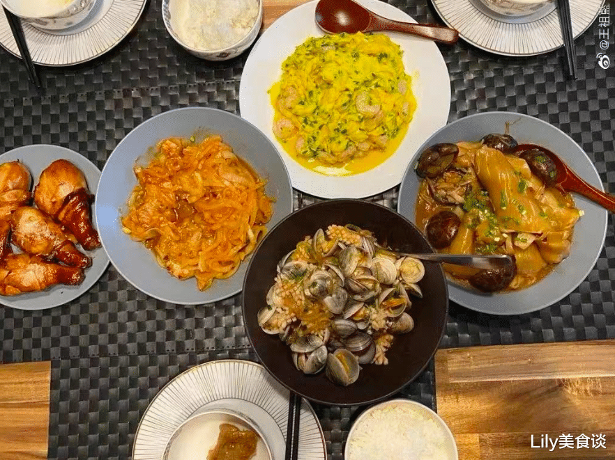 王祖蓝|王祖蓝晒美食火了，丰盛又接地气，引8万网友点赞，网友：流口水了