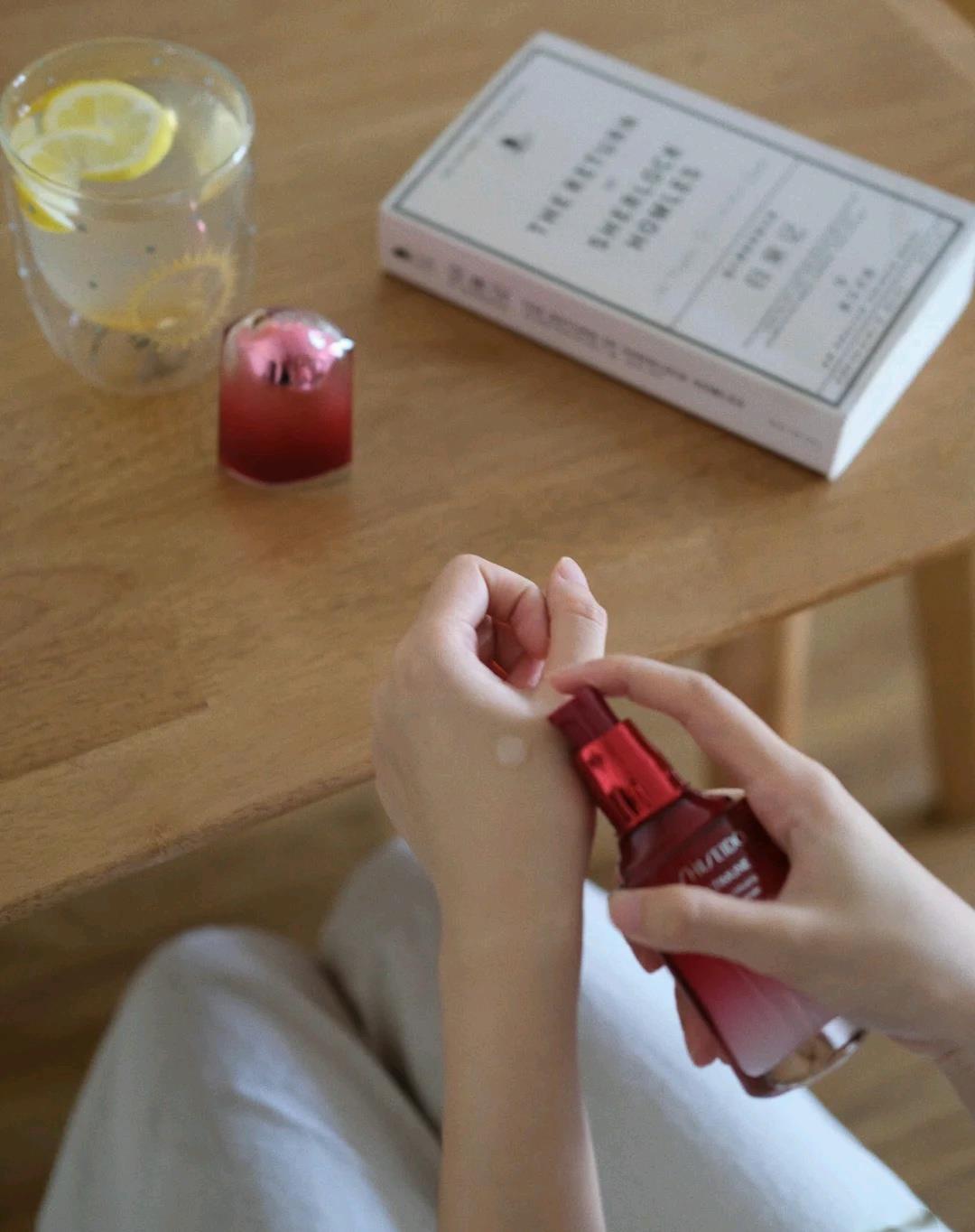 护肤品 护肤品的正确使用顺序是什么?很多人都搞错了,难怪皮肤越来越差