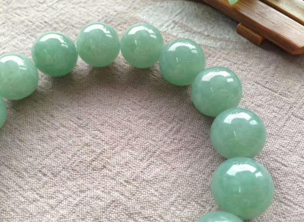 翡翠手串|翡翠手串挑选指南！下面这几个方面，要着重注意