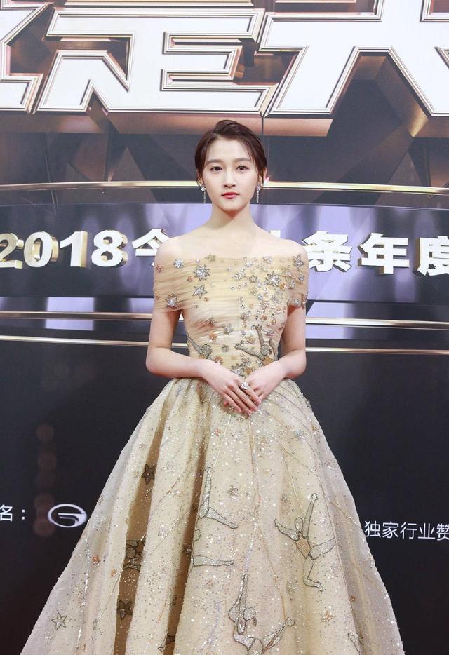 蒋欣|此7位女星，看脸无可挑剔，走红毯就像个笑话，各有各的缺点