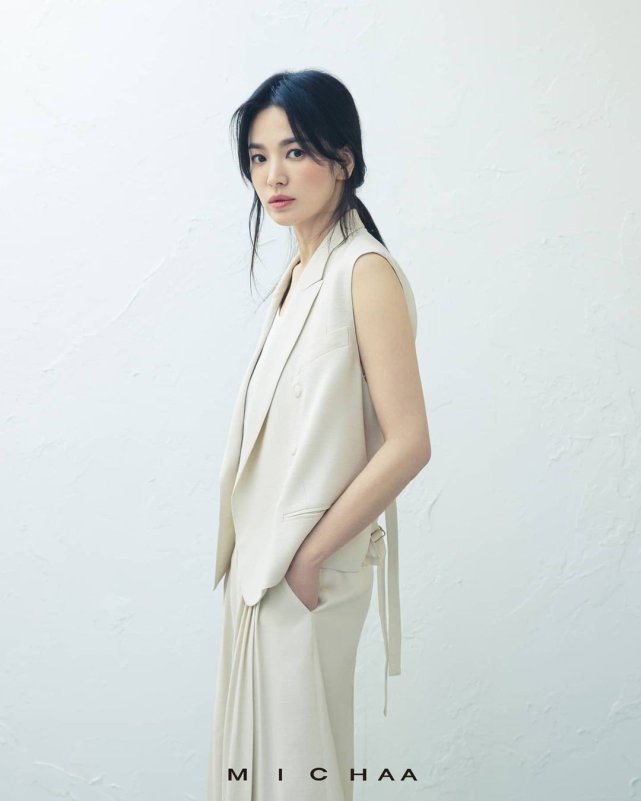 穿衣搭配|职场装如何穿出彩！赶紧学学宋慧乔，让你告别黑白灰烂大街的搭配