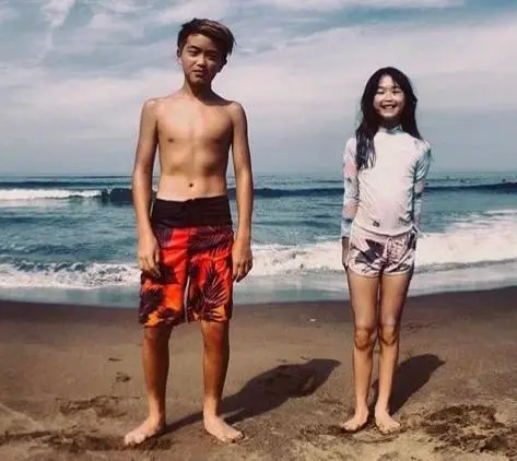 爸爸去哪儿|「爸爸去哪儿」12位女娃，8年对比照集体曝光：女大十八变，为何越变越不同