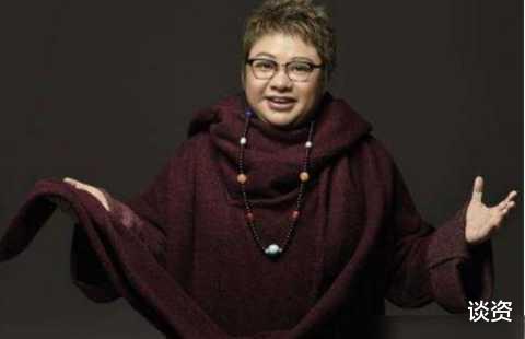 韩红|韩红暴瘦40斤后现身，衣服松垮身材消瘦引担忧，忙到没时间吃饭