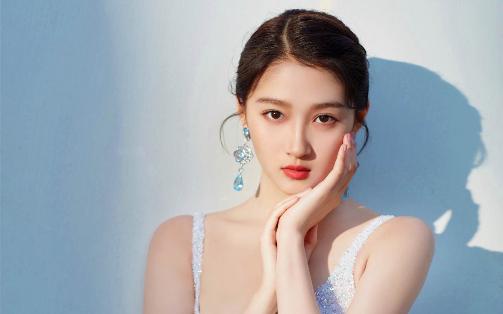 孟美岐|京圈富贵花拒绝做工具人？关晓彤代言的品牌又出事了？