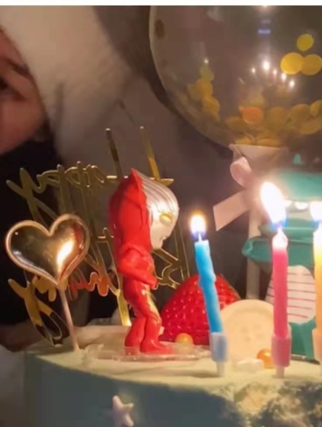 电视剧|陈晓陈妍希居家给儿子庆生，透露小星星今年有三个奥特曼蛋糕，童趣十足