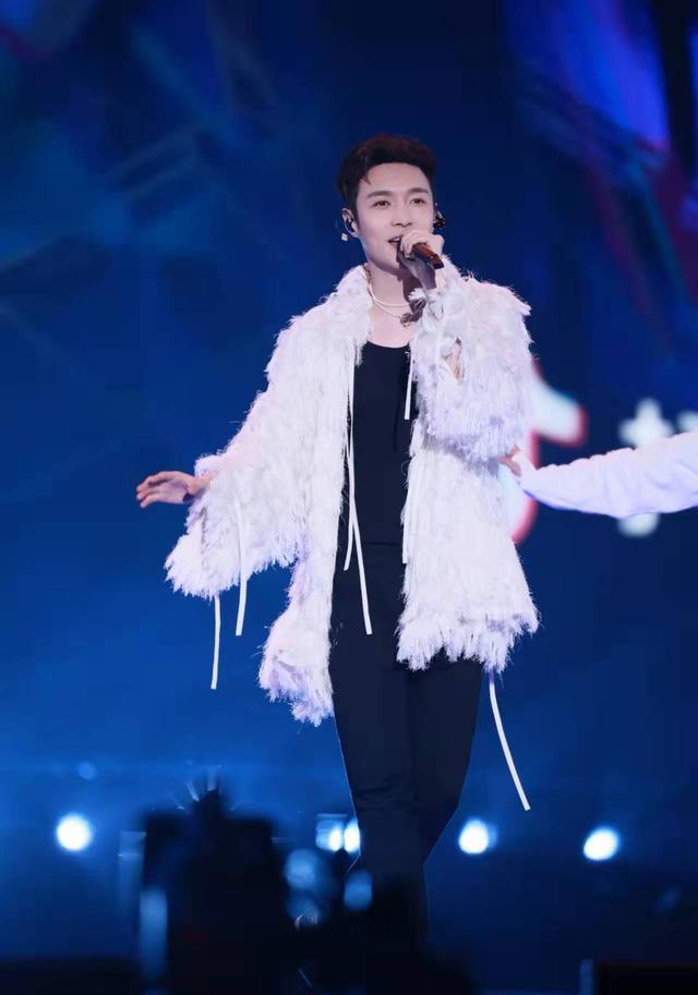 张雨绮|瓜：张艺兴与SM到期不续，签了国内染色体娱乐公司