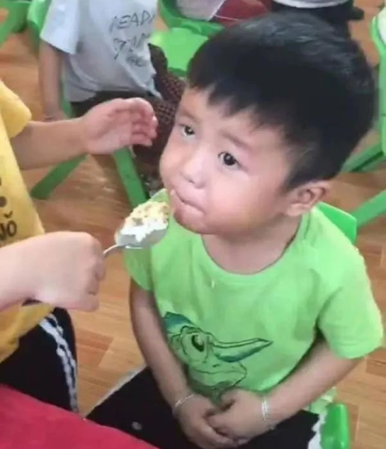 母婴育儿宝 幼儿园?“超萌辈分差”走红，舅舅和外甥同班，独享小长辈待遇