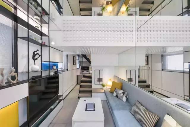 两对夫妻同住11㎡棺材房30年，隔音太差，天天吓得不敢乱动！