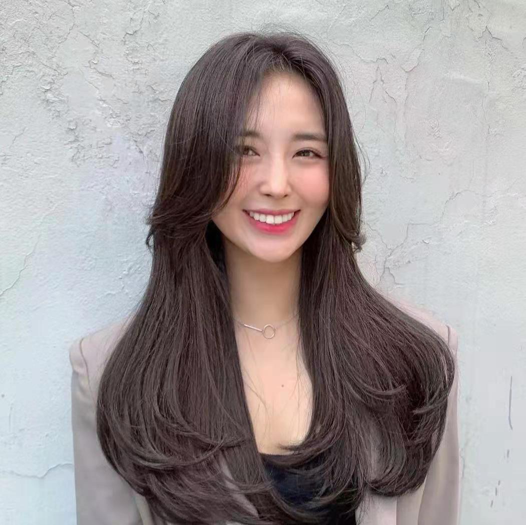 发型|不用打理都好看的4种发型，简约时尚又减龄，衬托五官又显脸小