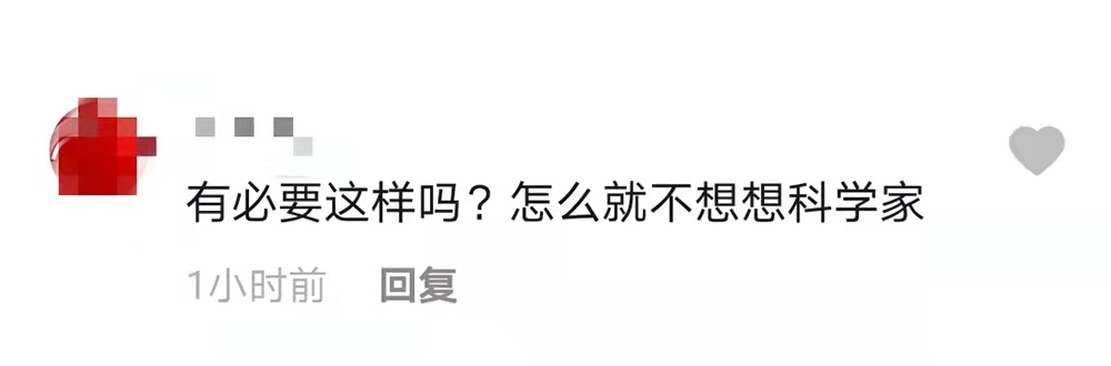 赵雅芝|66岁赵雅芝人气不减！雨中优雅漫步获众人打伞，一旁助理忙擦身