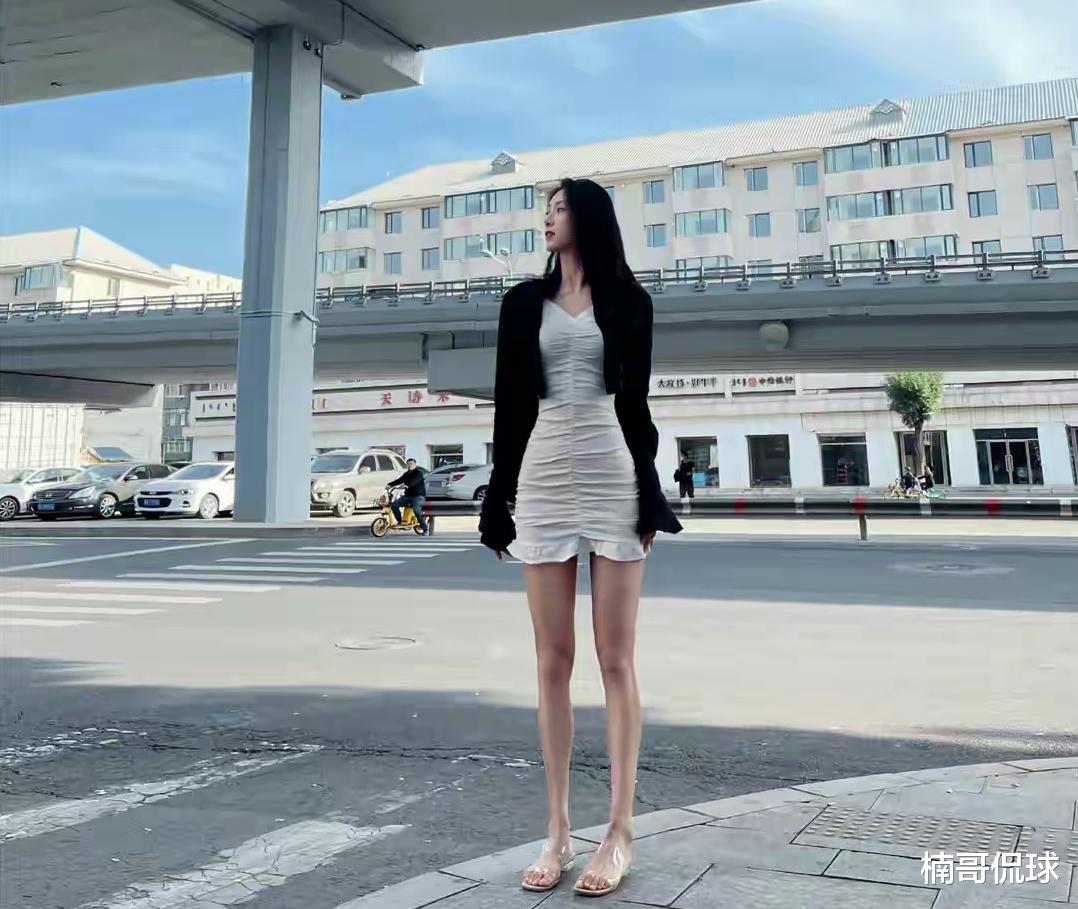 莱比锡|郭艾伦拍视频受关注，单身问题成焦点，前女友住沈阳豪宅晒泡澡照