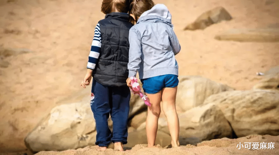 小可爱麻麻|爸爸与17岁女儿一起洗澡,称女儿的身体属于自己!网友:毁三观
