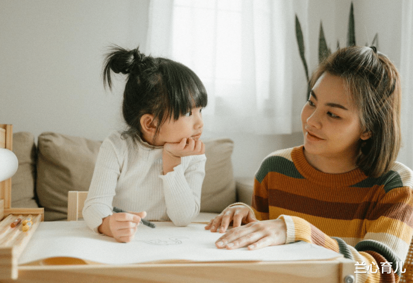 兰心育儿 爸妈带娃坐电梯，一业主推“电动车”进入，下一幕引起舒适
