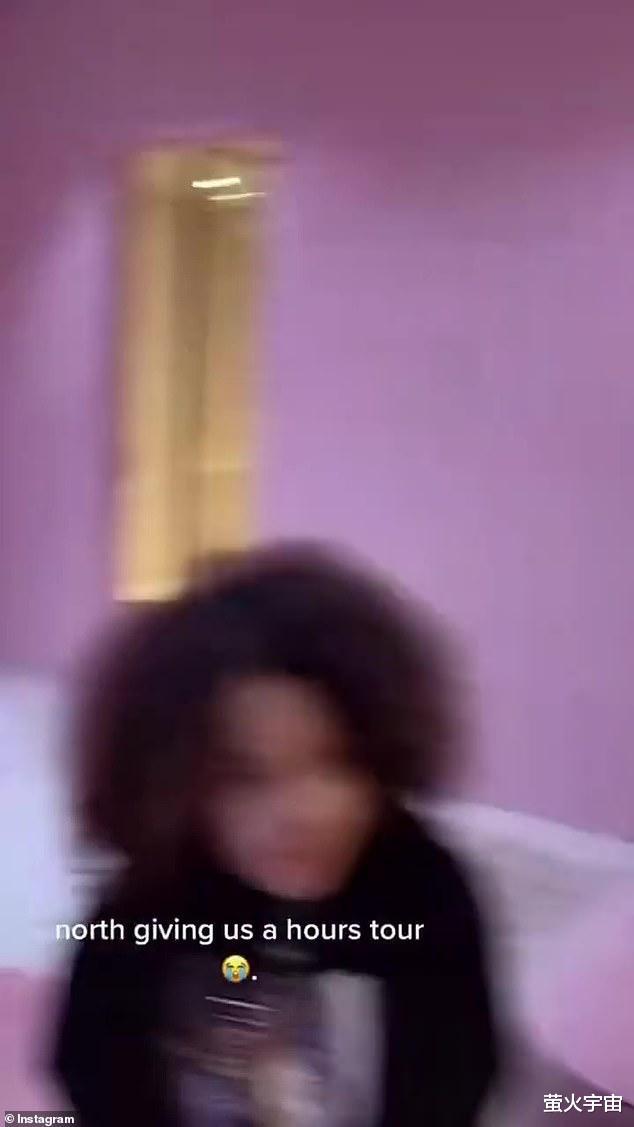 金·卡戴珊|金·卡戴珊8岁女儿北方在TikTok直播，泄露妈妈躺床样子